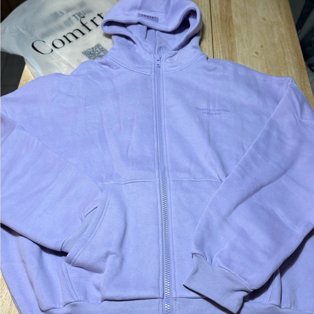 Comfrt NWT Purple Hoodie M